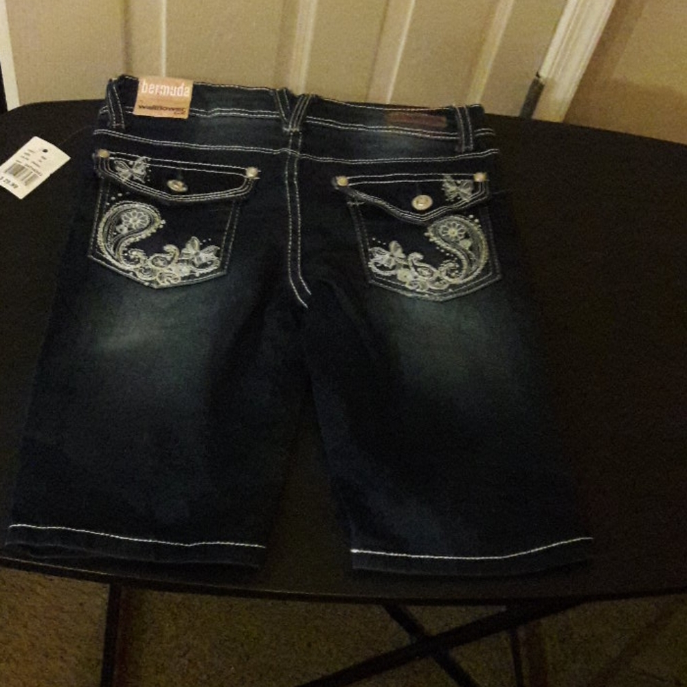 Girls Wallflower Bermuda shorts NWT